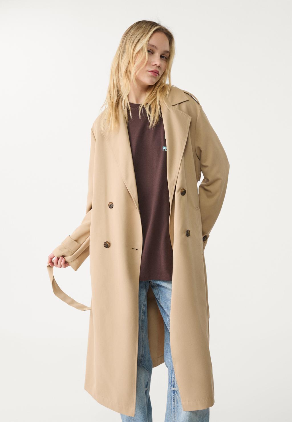 Langer, fließender Trenchcoat