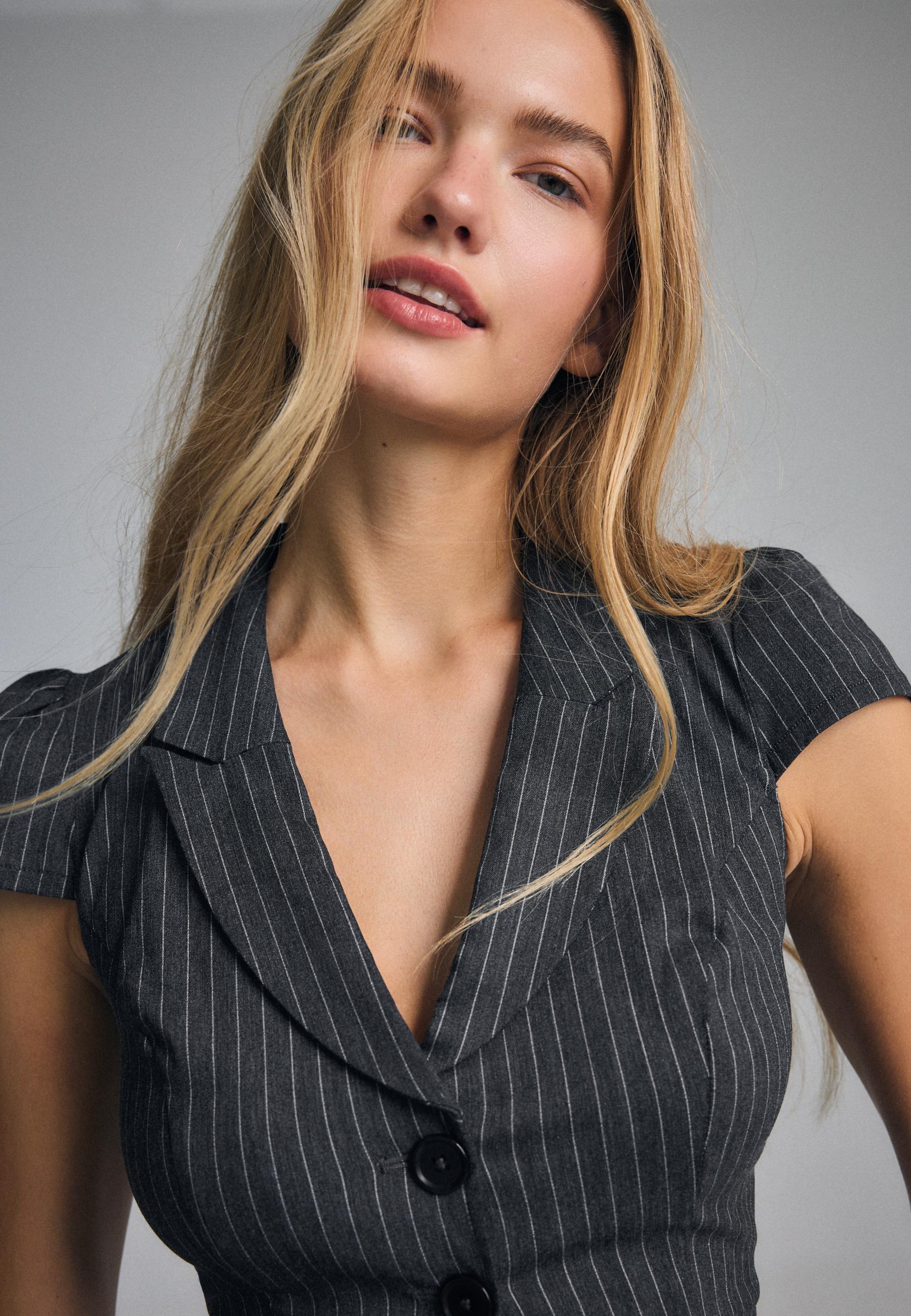 Short sleeve shirt with pockets — Dark grey