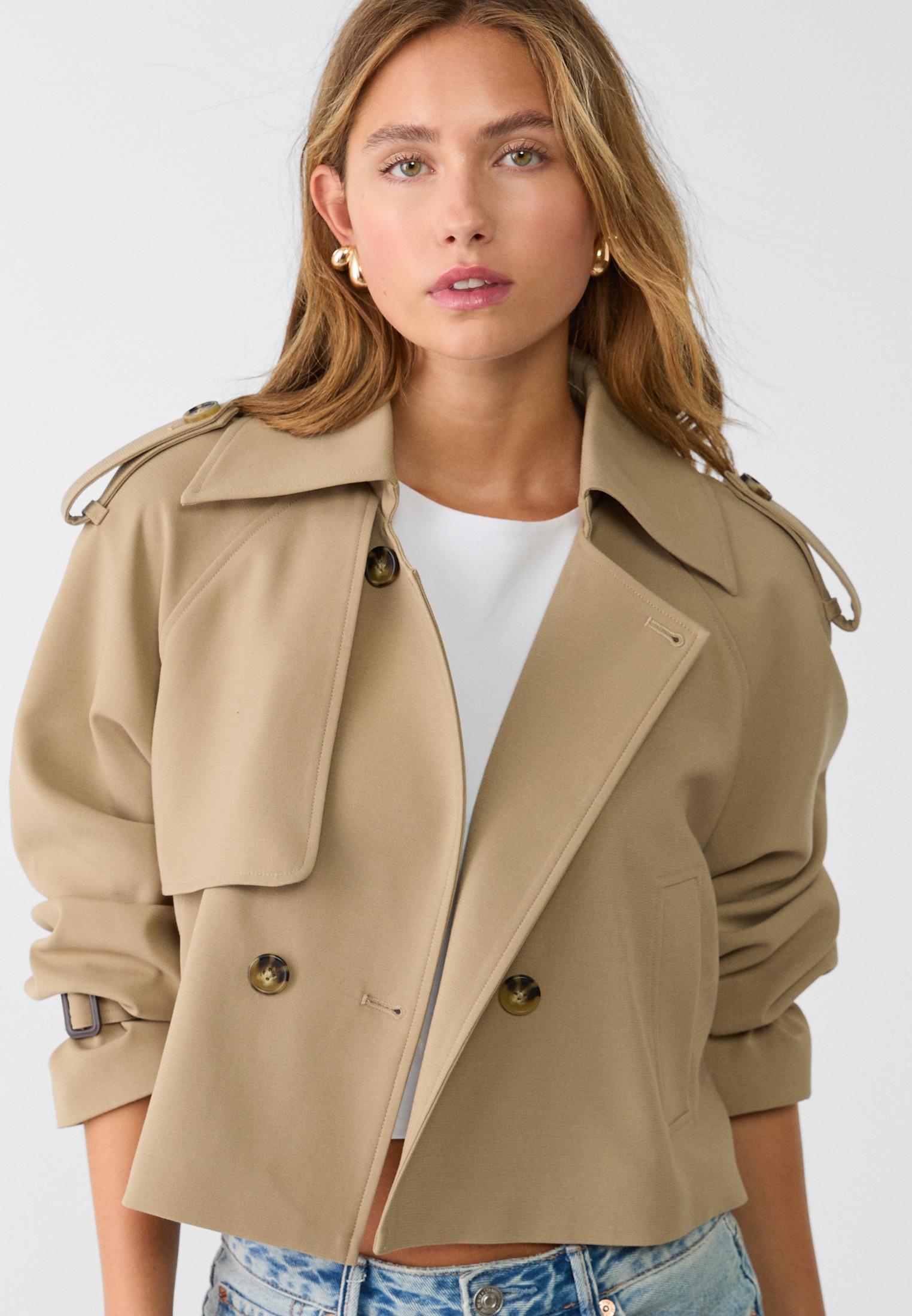 Short smart flowing trench coat