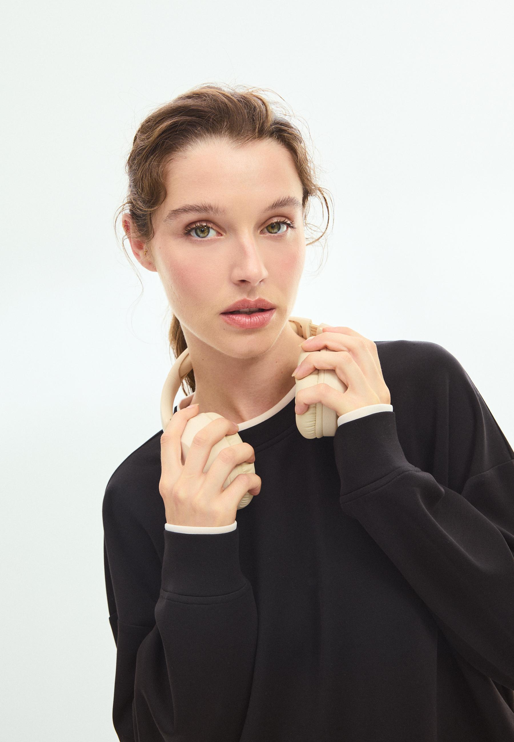Soft-touch contrast round neck sweatshirt — Black