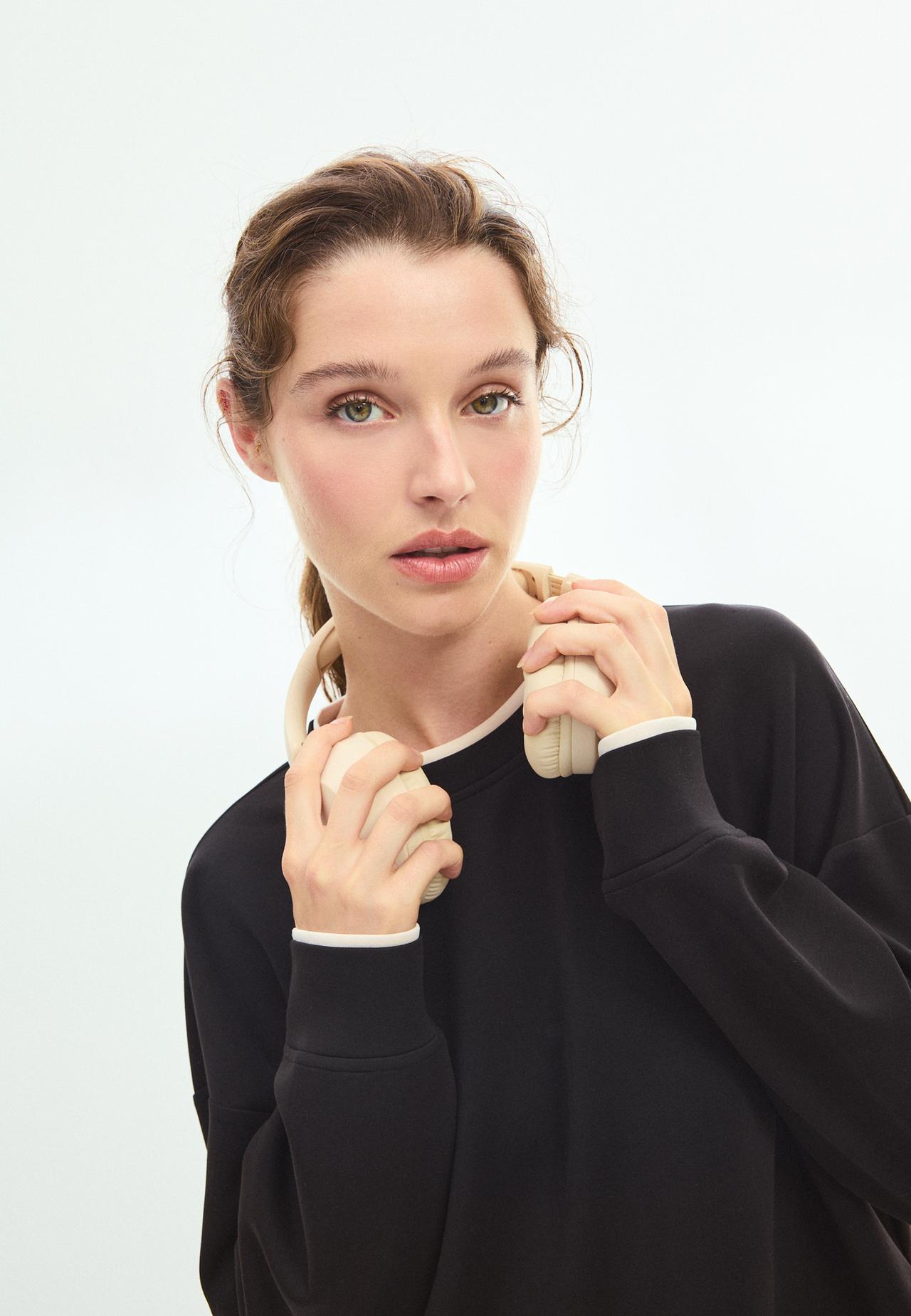 Soft-touch contrast round neck sweatshirt — Black