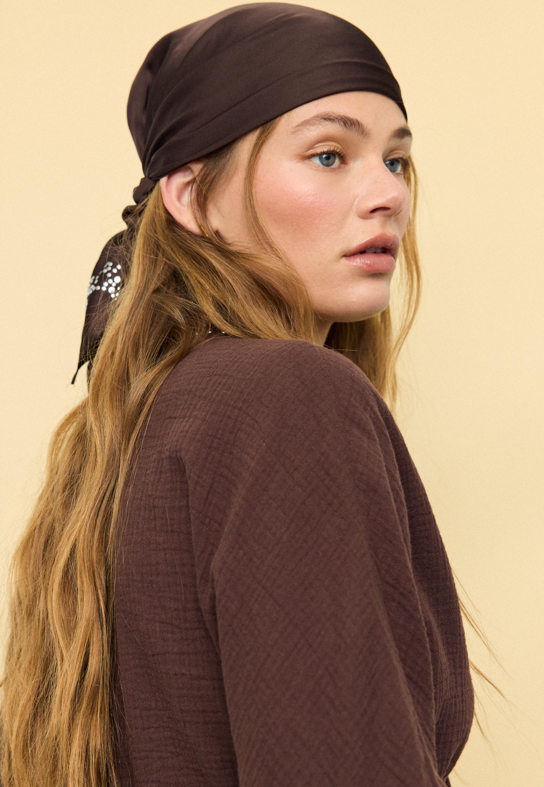 Scarf with bit detail — Brown