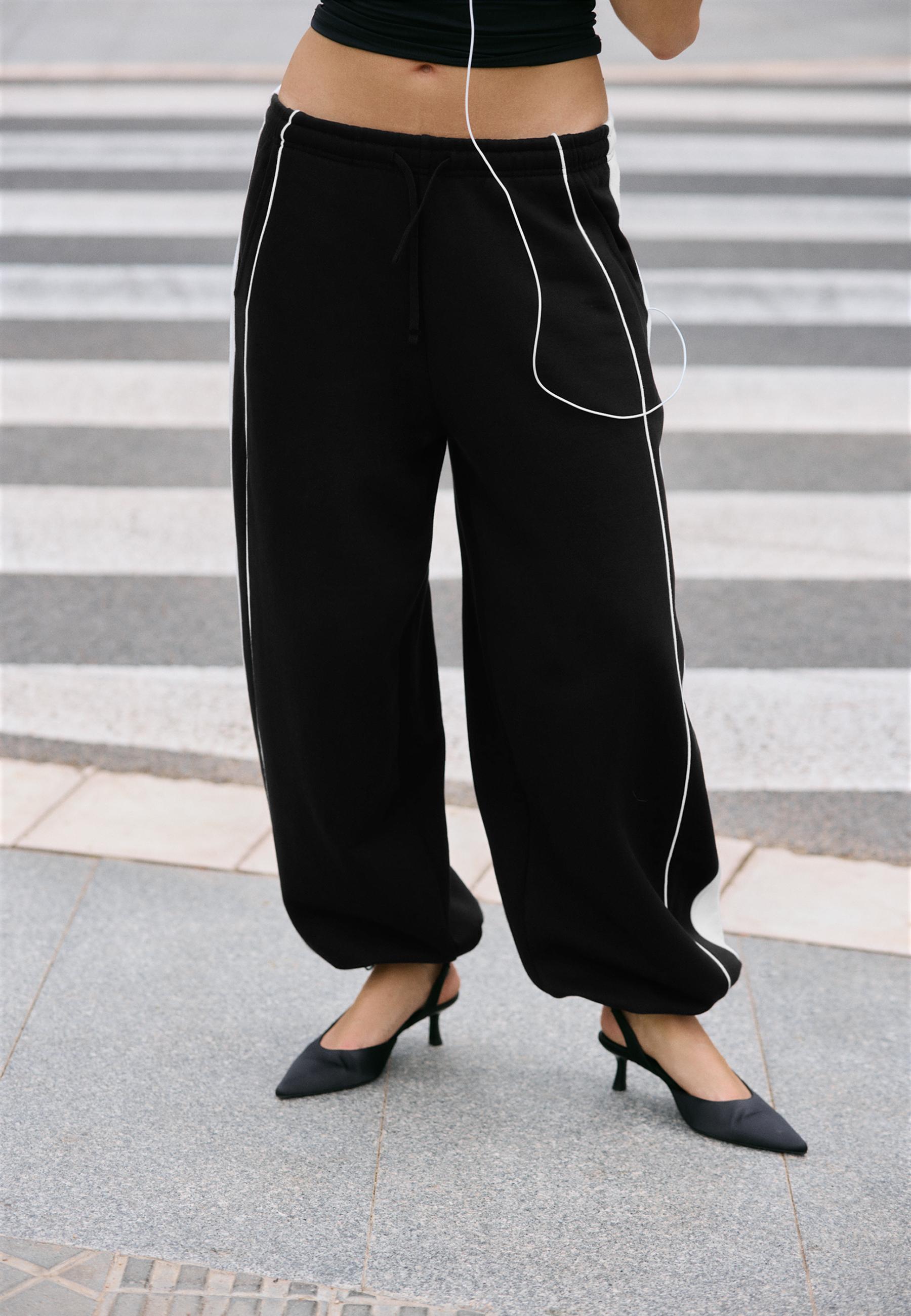 Stradivarius Jogger Παντελόνι Φούτερ Με Στοπ Και Πλαϊνή Ρίγα Μαύρο Xl