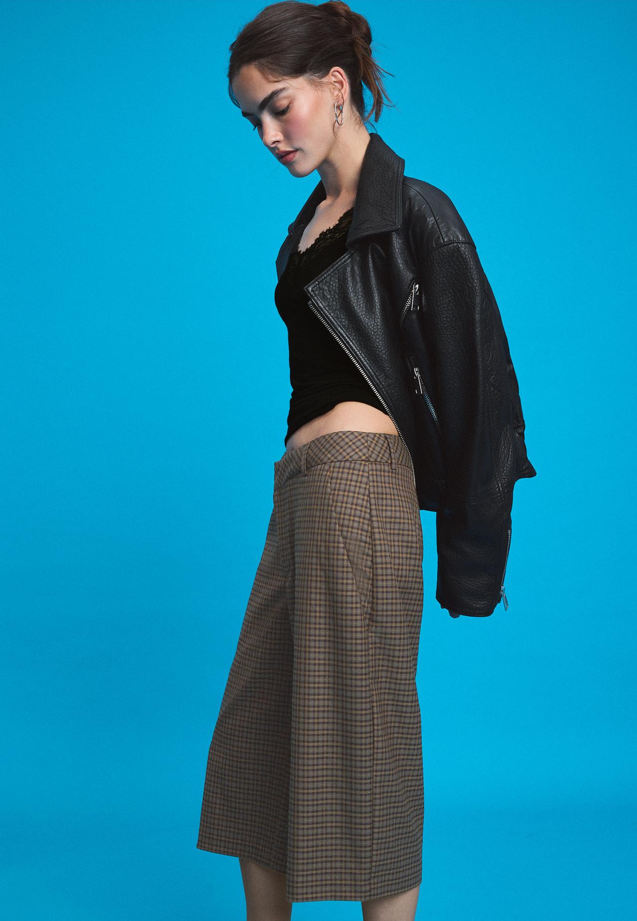 Tailored checked crossover-waist Bermuda shorts — Beige