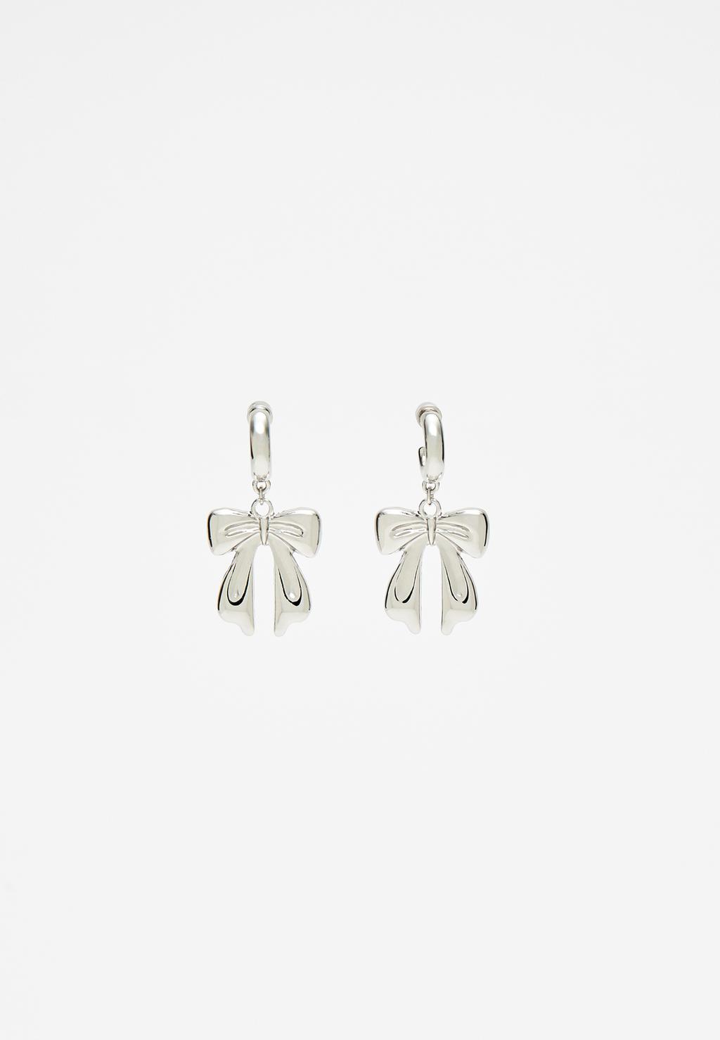 Boucles d’oreilles anneaux avec nœud