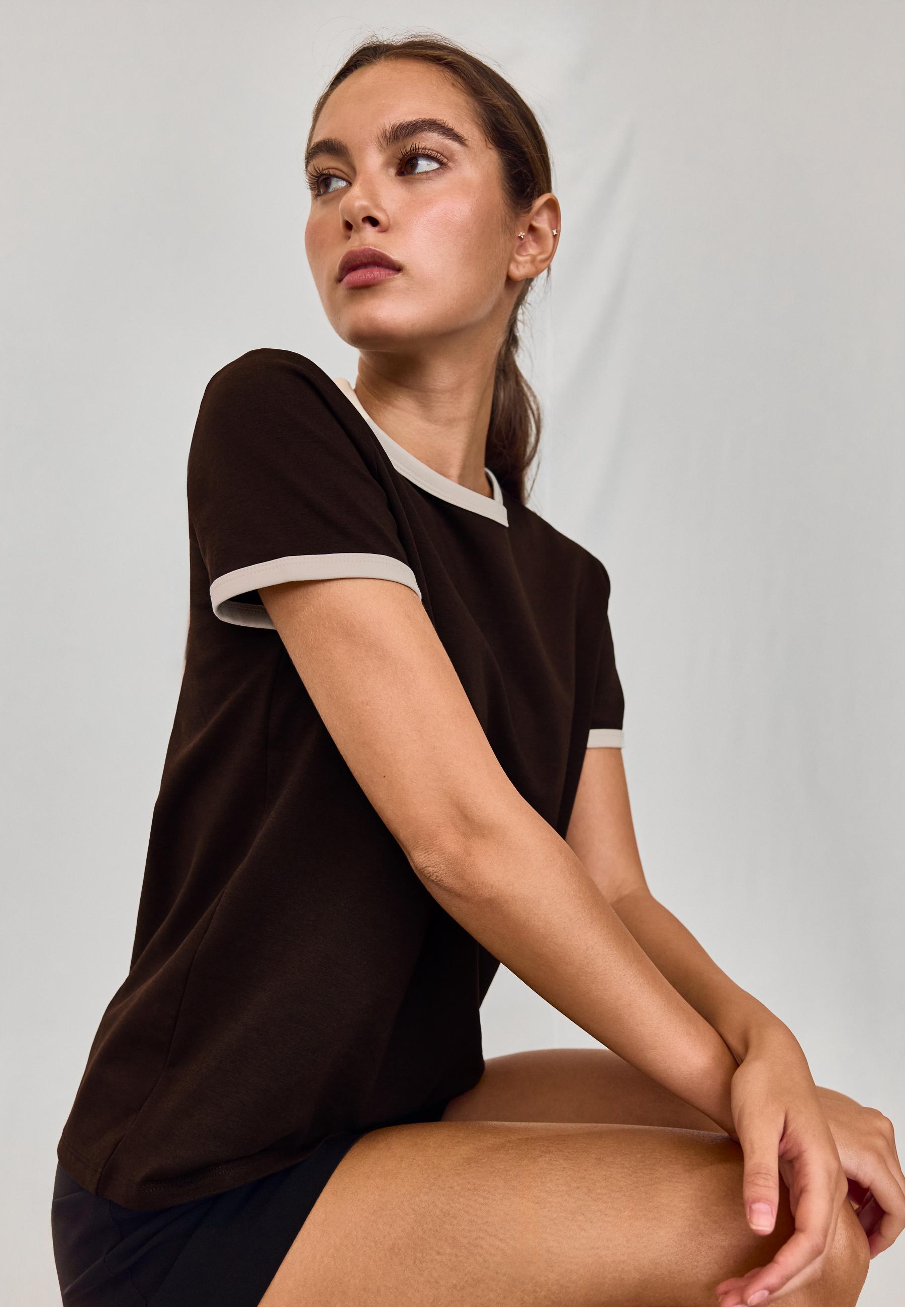 B02 Soft-touch regular basic T-shirt — Brown
