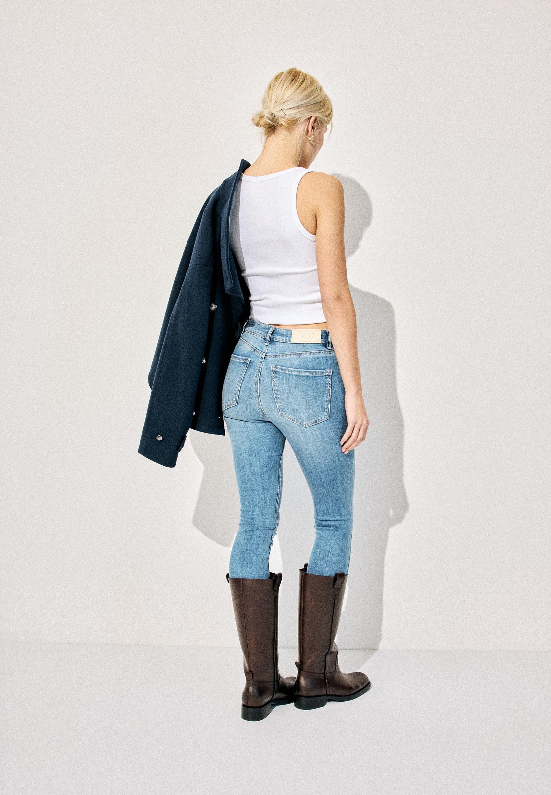 D07 High-waist skinny jeans — MEDIUM BLUE DENIM (alternate view)