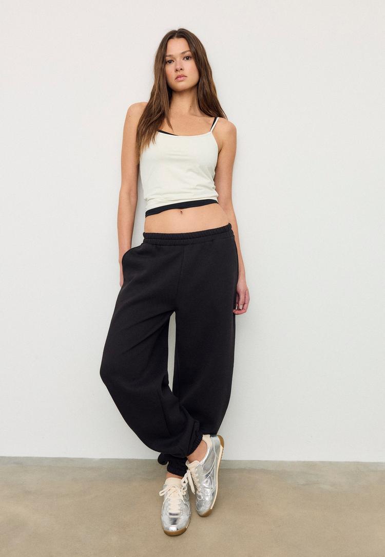 Stradivarius Jogger Παντελόνι Boyfriend Μαύρο M
