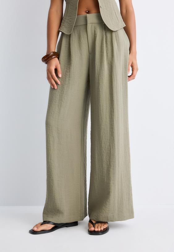 pantalon large rustique a boutons ajustables