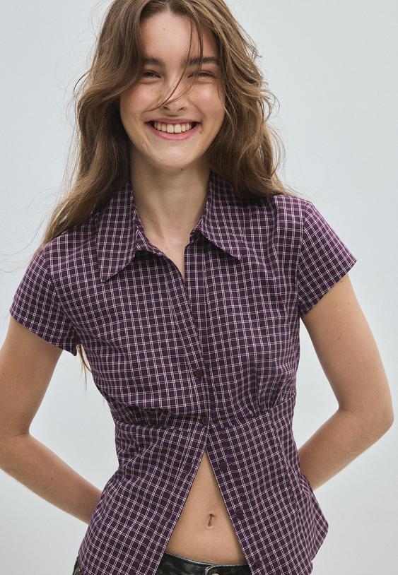 camicia a maniche corte con cucitura sotto il seno
