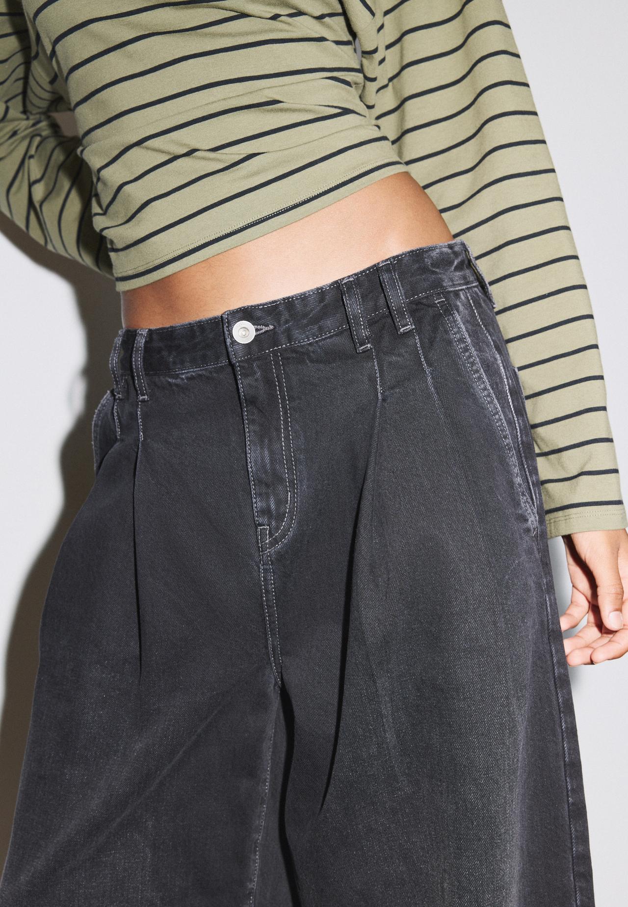 Wide-leg pleated jeans — BLACK DENIM WASHED EFFECT