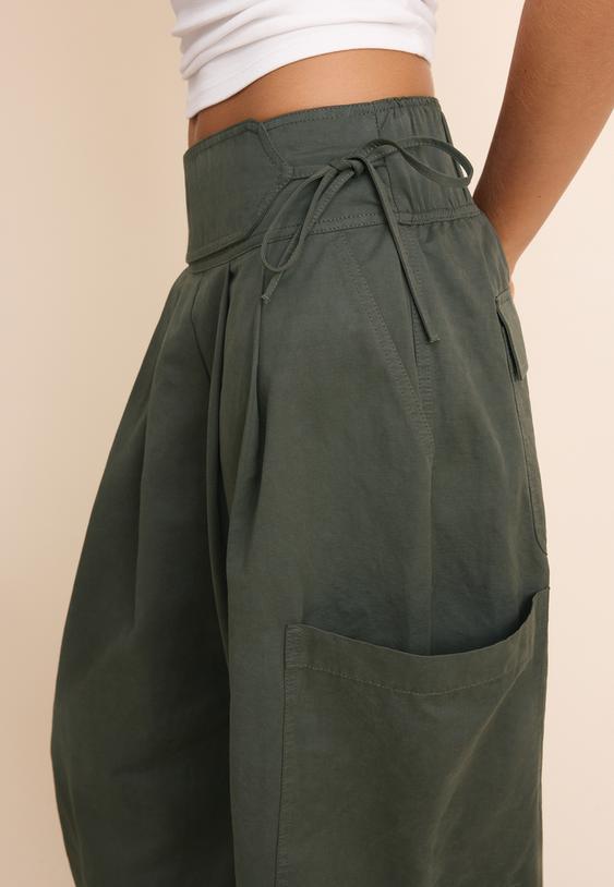 pantalon cargo ample avec detail a la taille