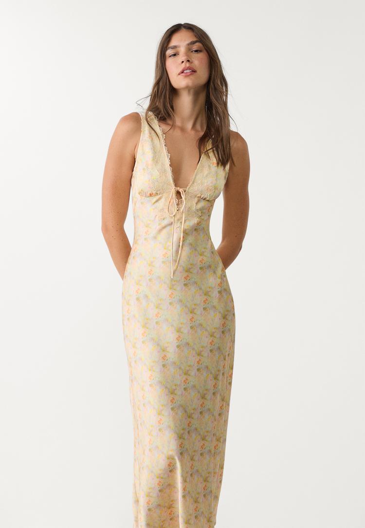 vestido midi satinado encaje