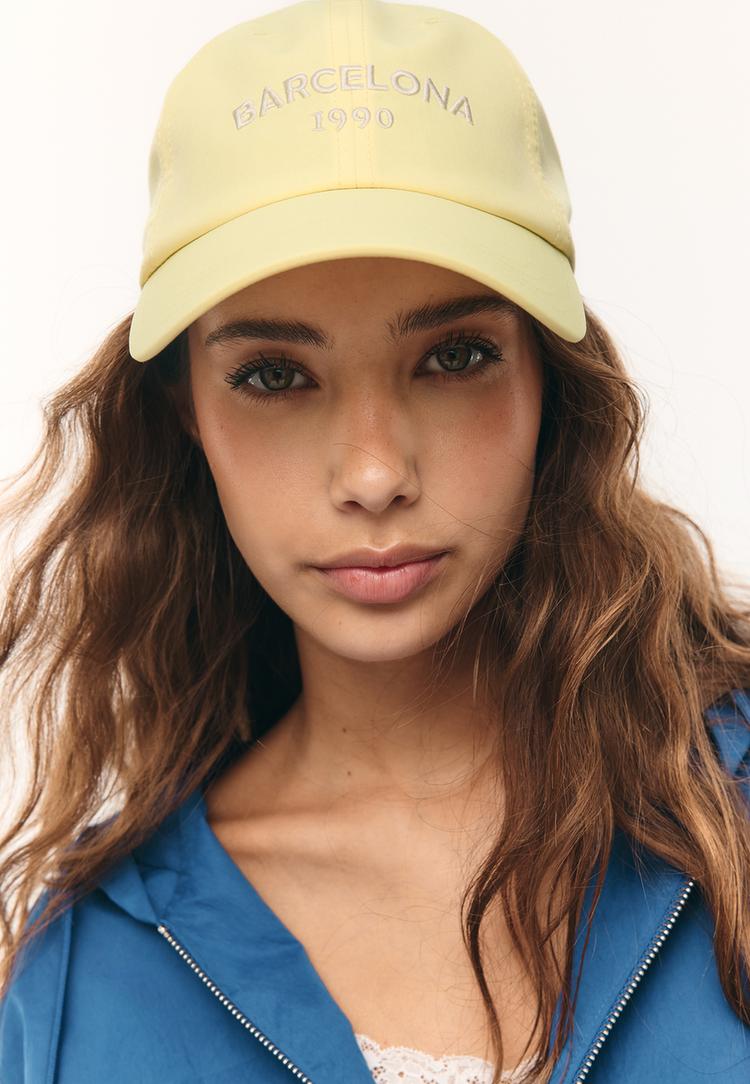 Stradivarius Καπέλο Τζόκεϊ Barcelona Κίτρινο Παστέλ Os φωτογραφία