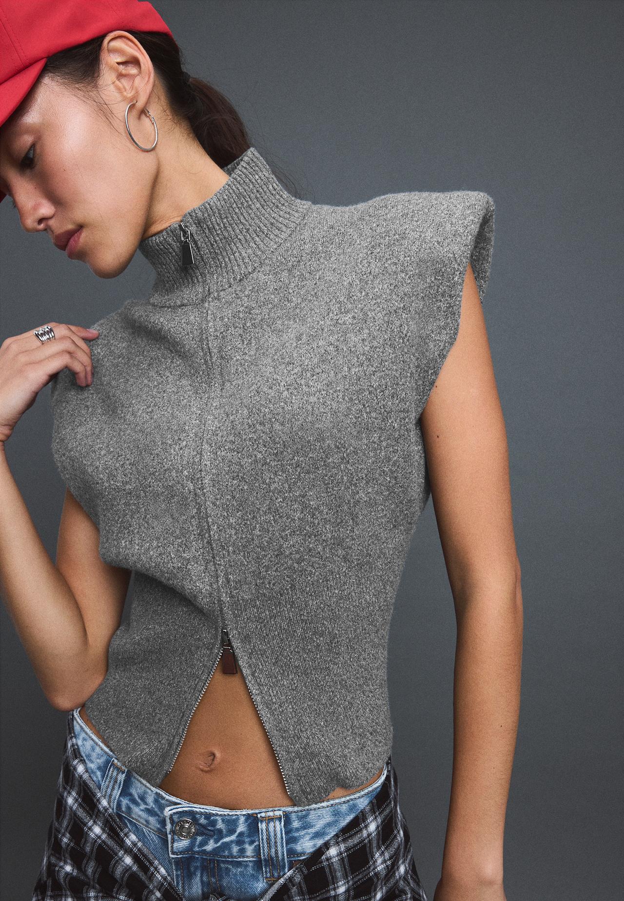 Zip-up knit vest with padded shoulders — Dark grey