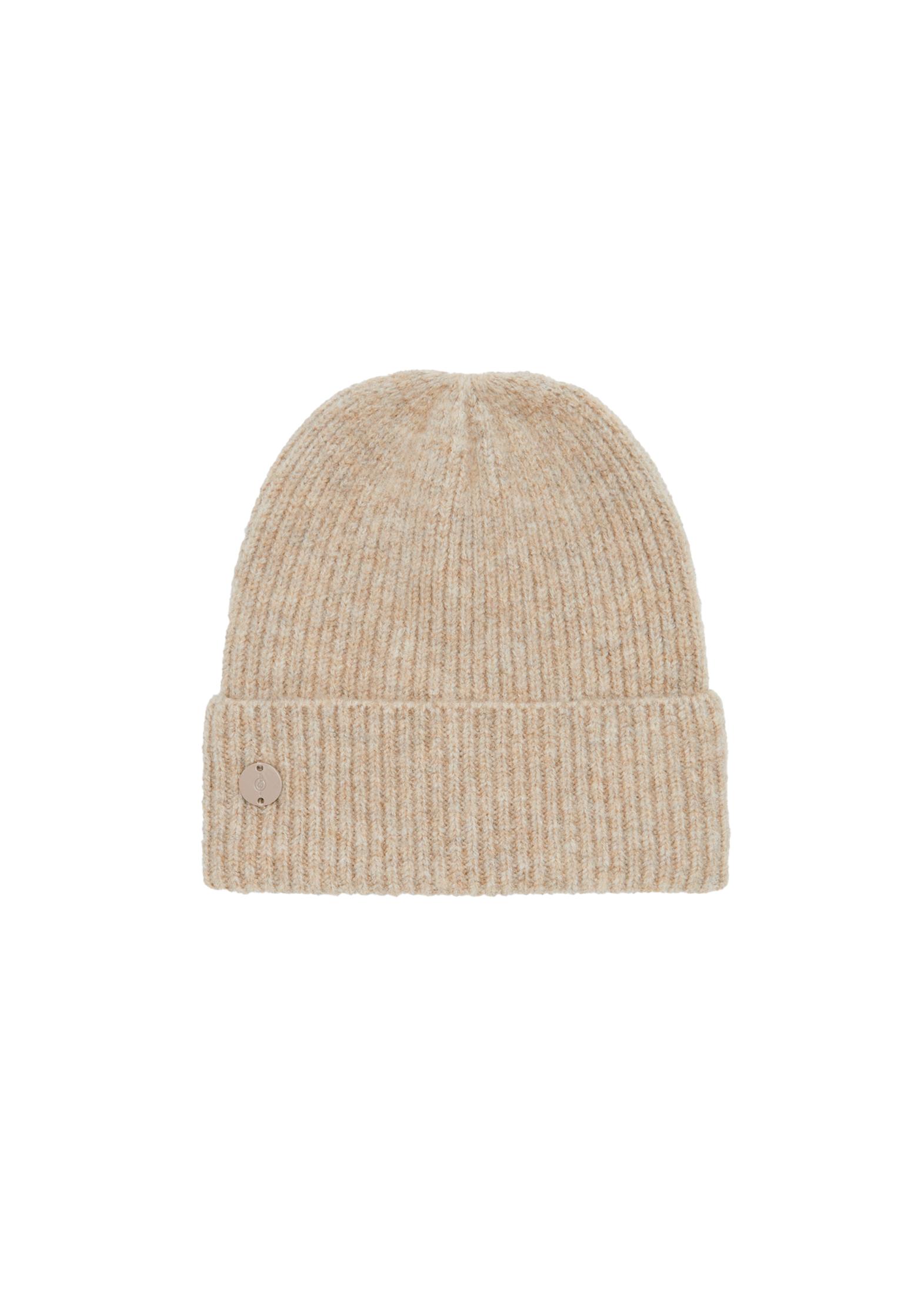 Basic beanie with plaque detail — Beige