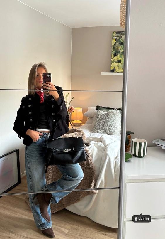 Ženska Naramna Torbica S Kovinskim Zapiranjem