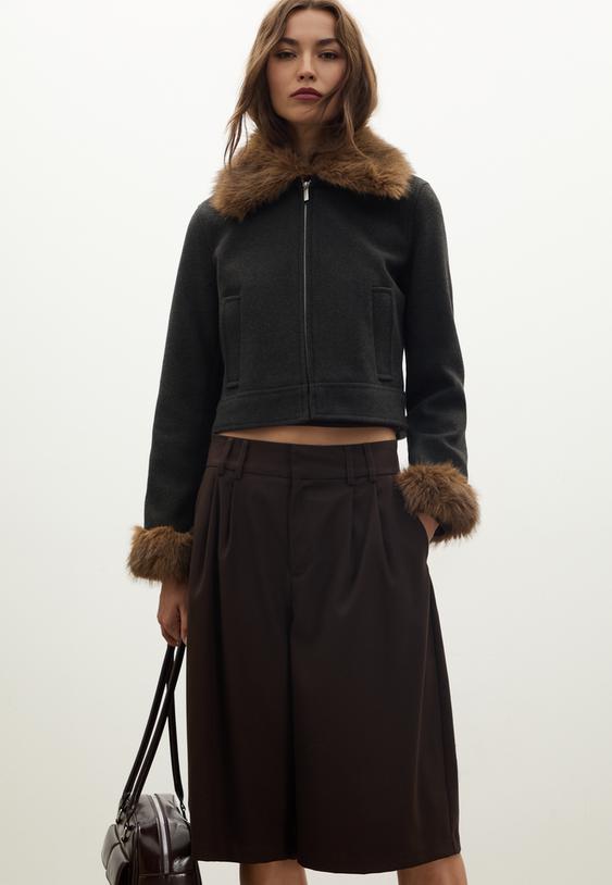 jas met detail van imitatiebont