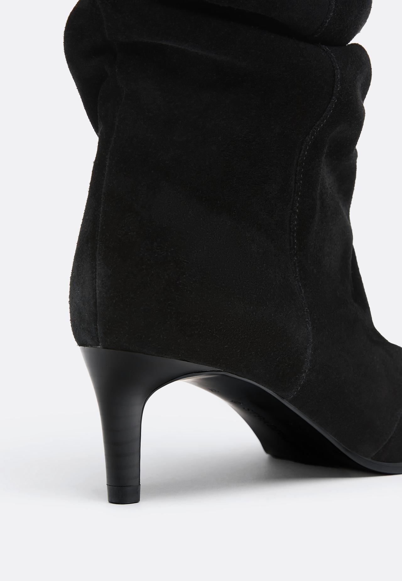 Slouchy leather heeled boots — BLACK 