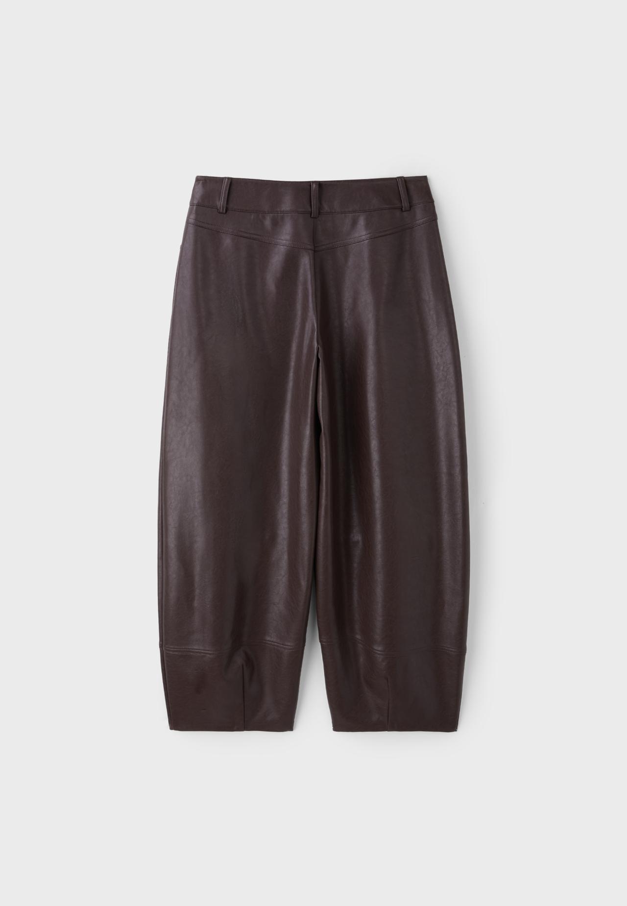 Leather effect barrel trousers — Brown
