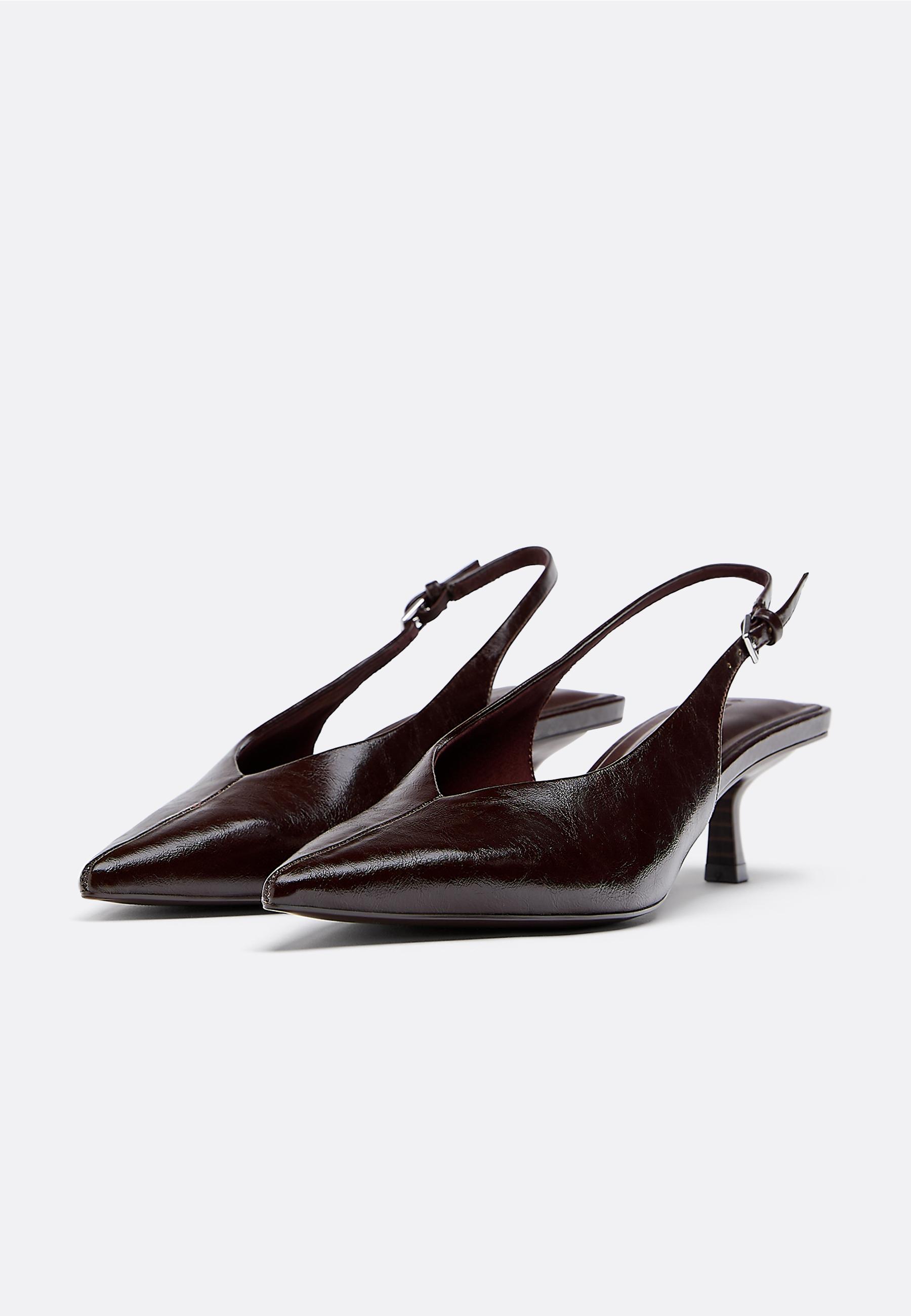 V-neck kitten heel shoes — BROWN