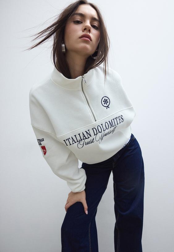 felpa con cerniera e ricami