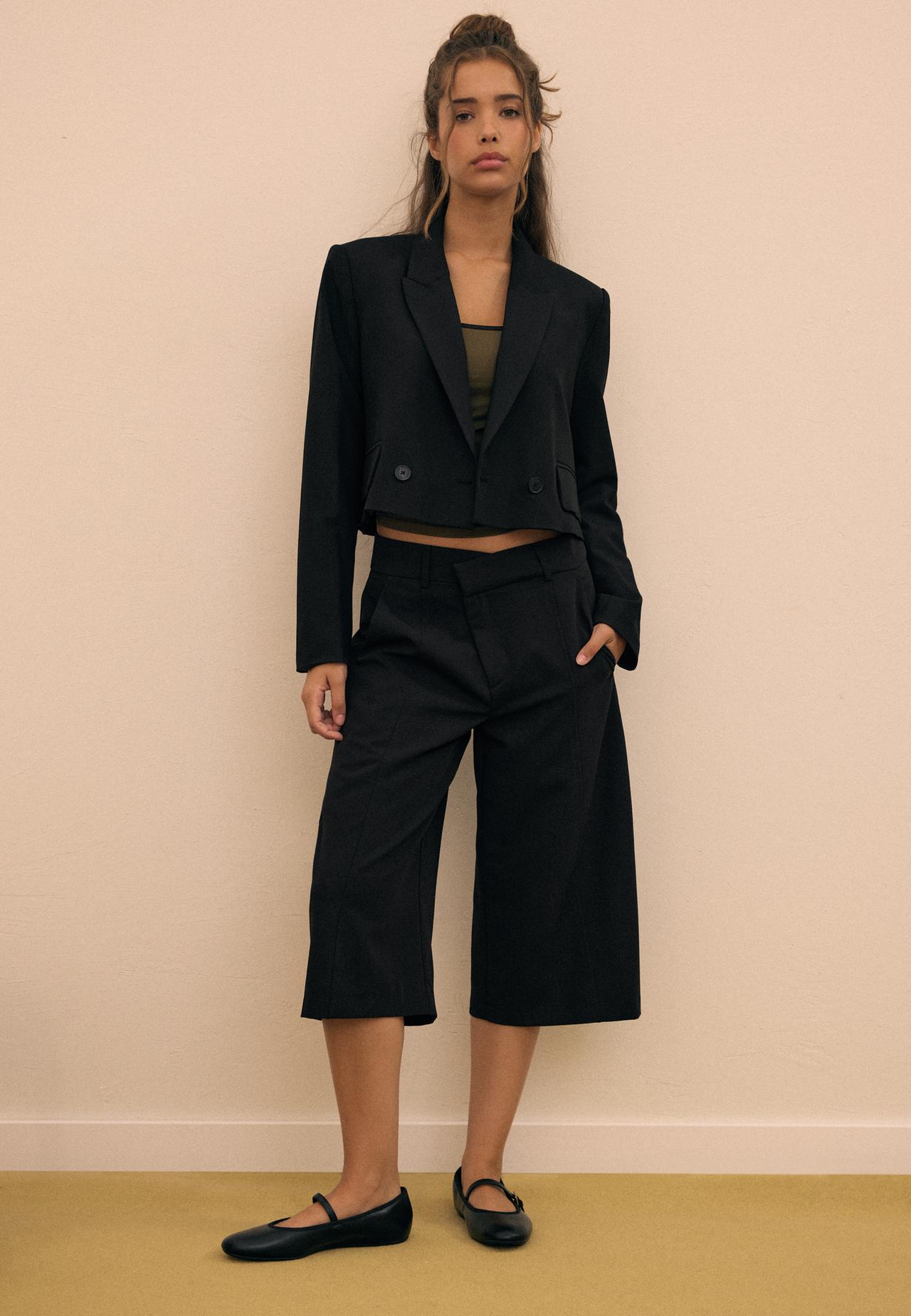 Tailored cropped blazer — Black