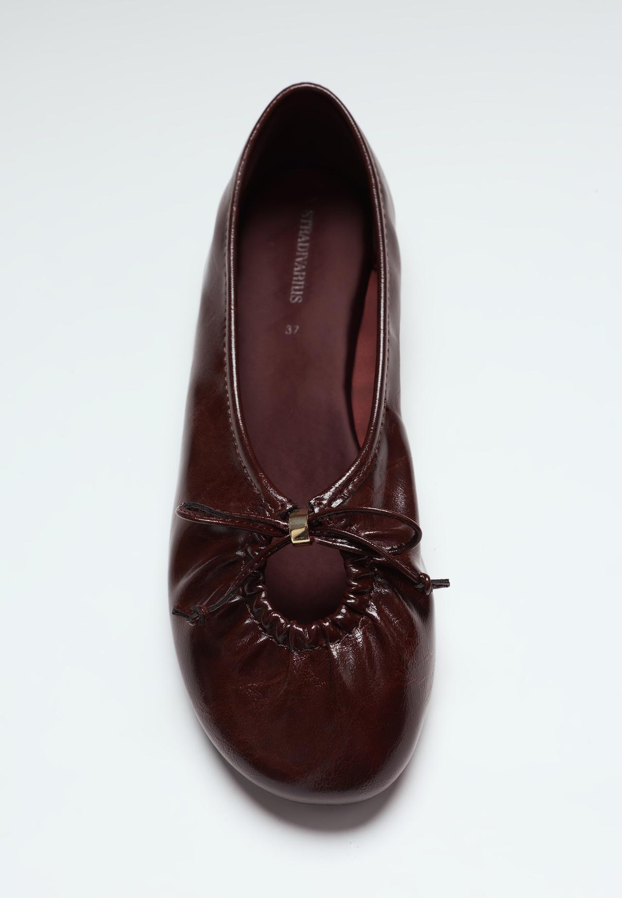 Cut-out detail ballet pumps — BURGUNDY