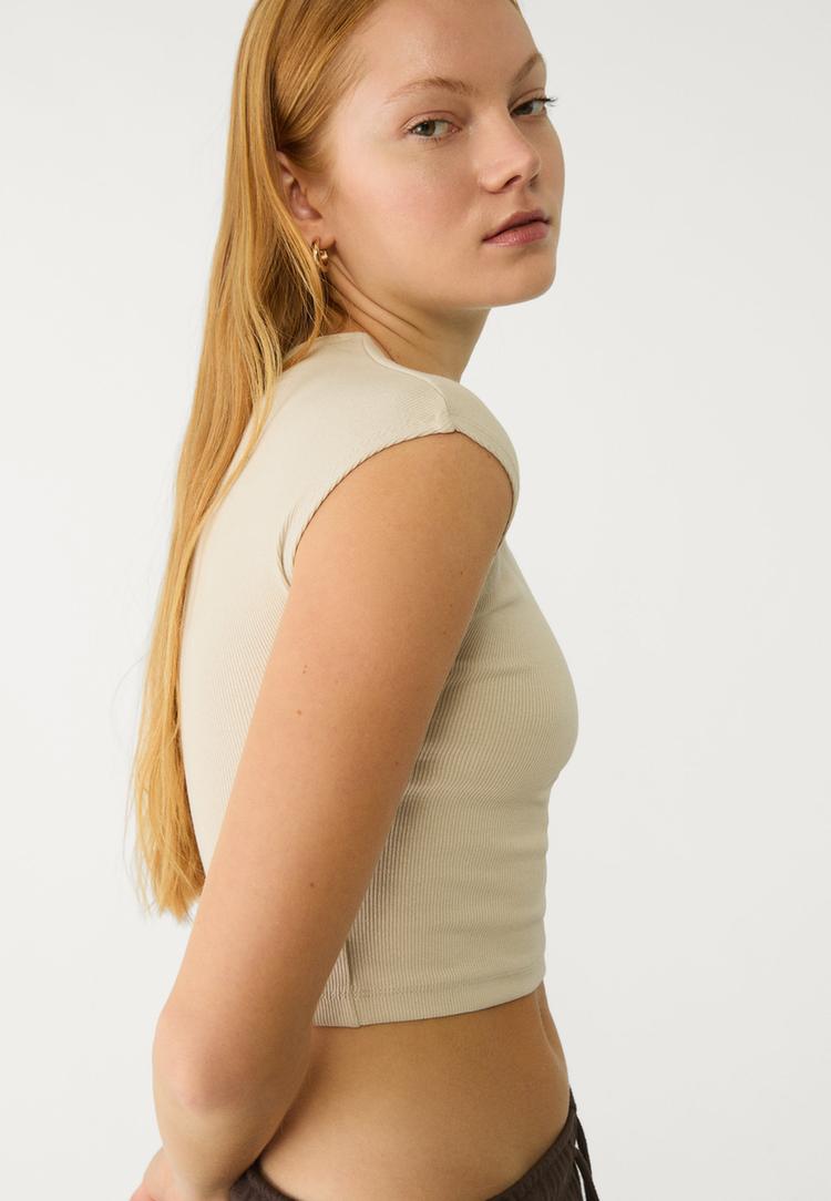 korpernah-geschnittenes-basic-t-shirt-im-cropped-fit
