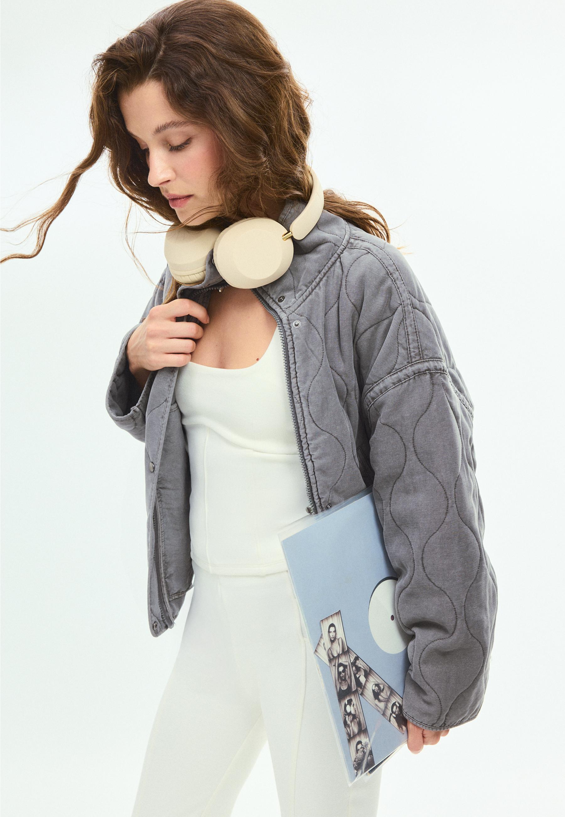 Fitted top with visible seams and wide straps — Ecru