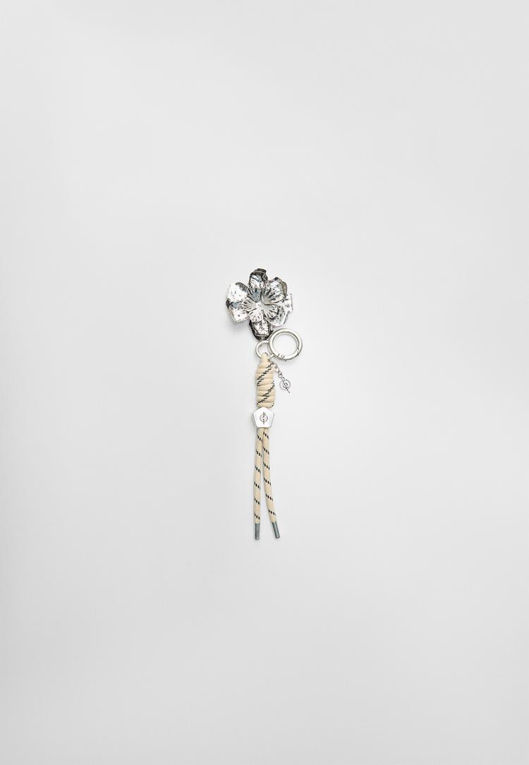 llavero charm flor