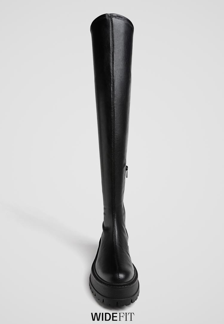 wide-fit-flache-xl-stiefel-in-schwarz-mit-profilsohle
