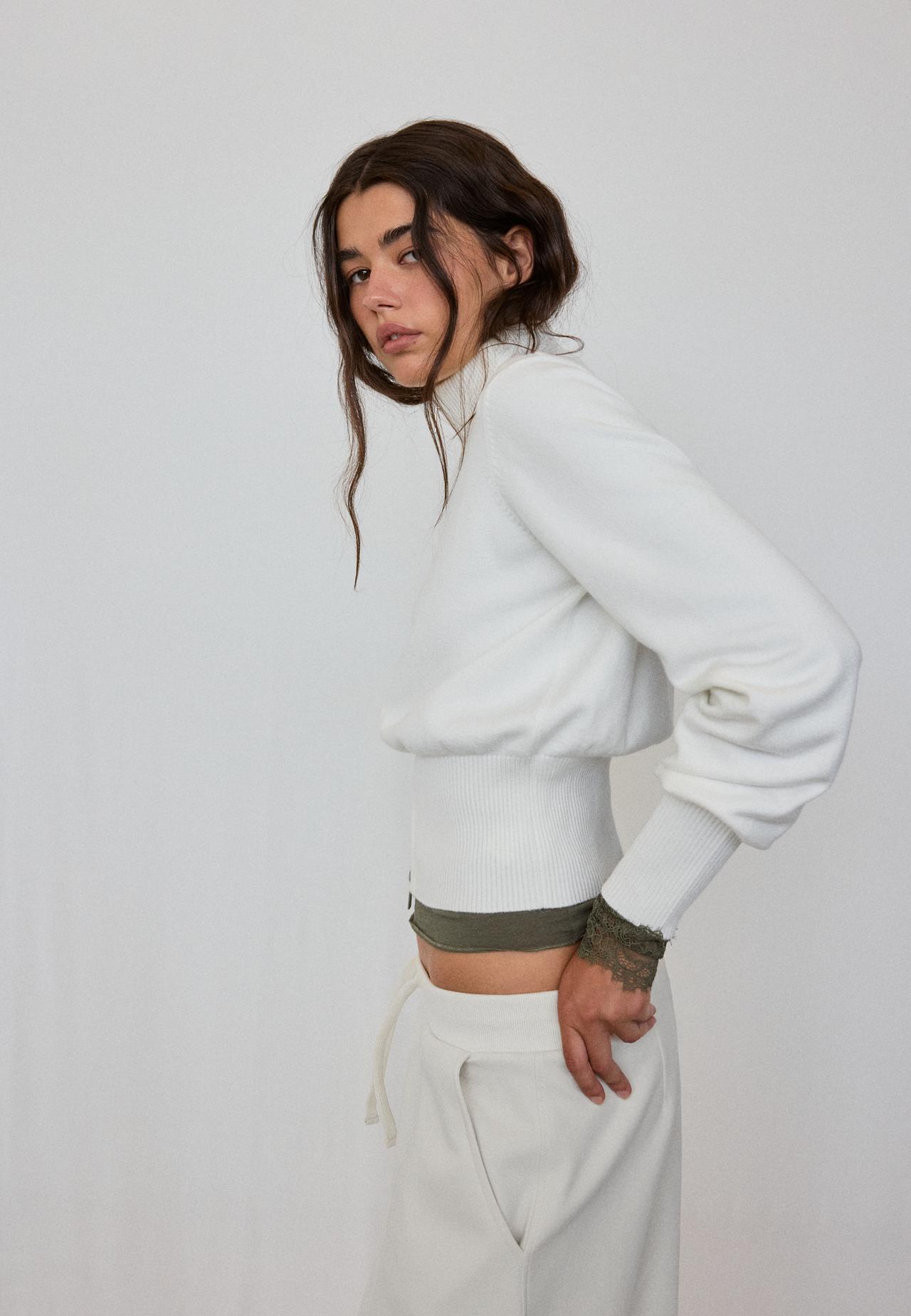 Fitted zip-up knit cardigan — Ecru