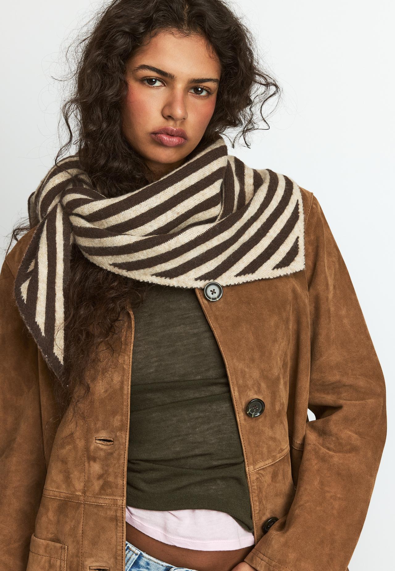 Triangular scarf — Brown
