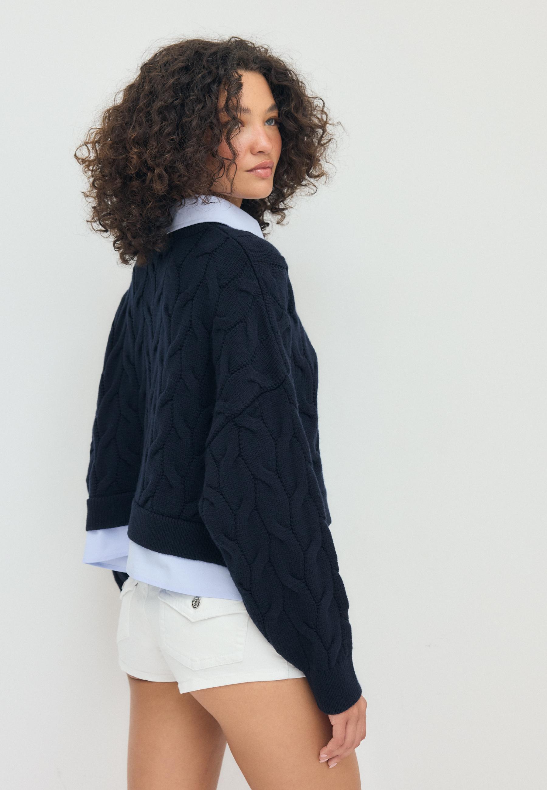 Two-fabric knit sweater with detachable collar — Navy blue