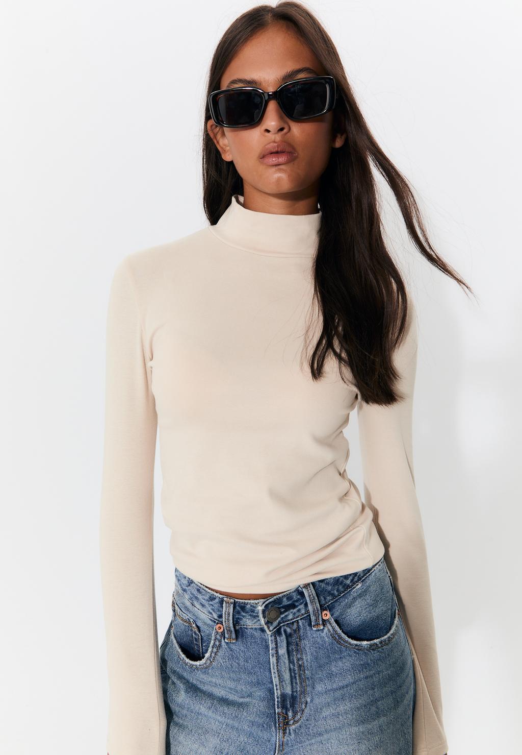 Camiseta básica cuello alto