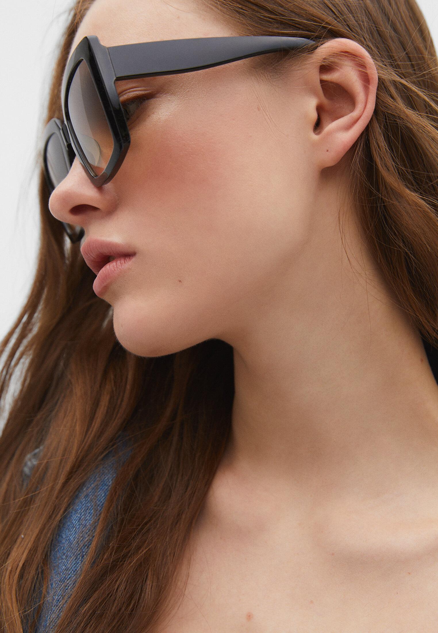 Square sunglasses with gradient lenses — Black
