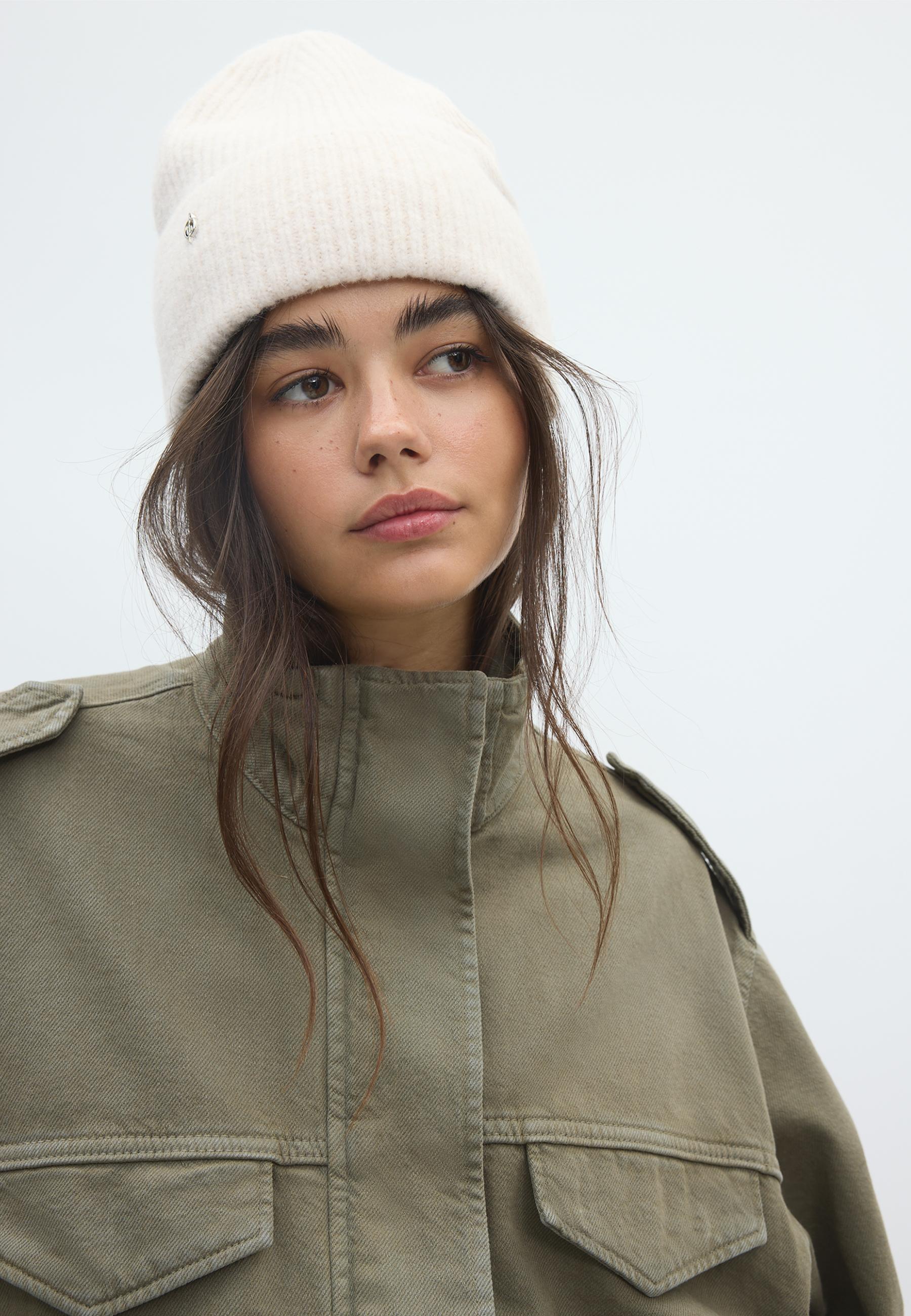 Basic knit hat — Ecru