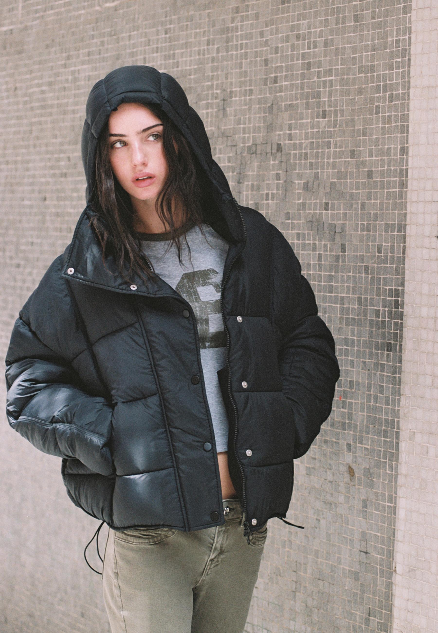 Hooded puffer jacket — Black