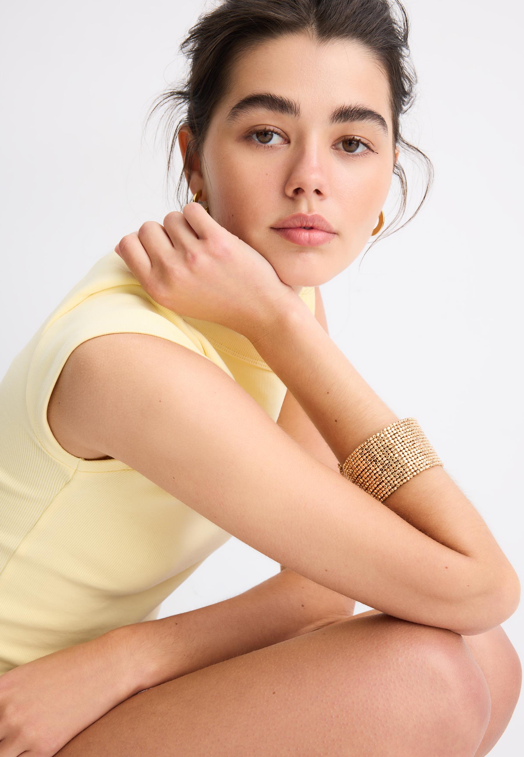 Beaded bracelet — Gold