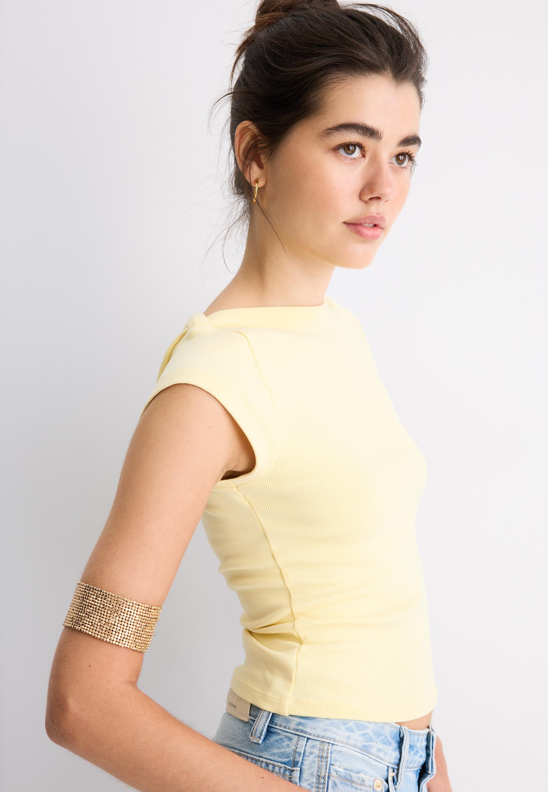 Beaded bracelet — Gold