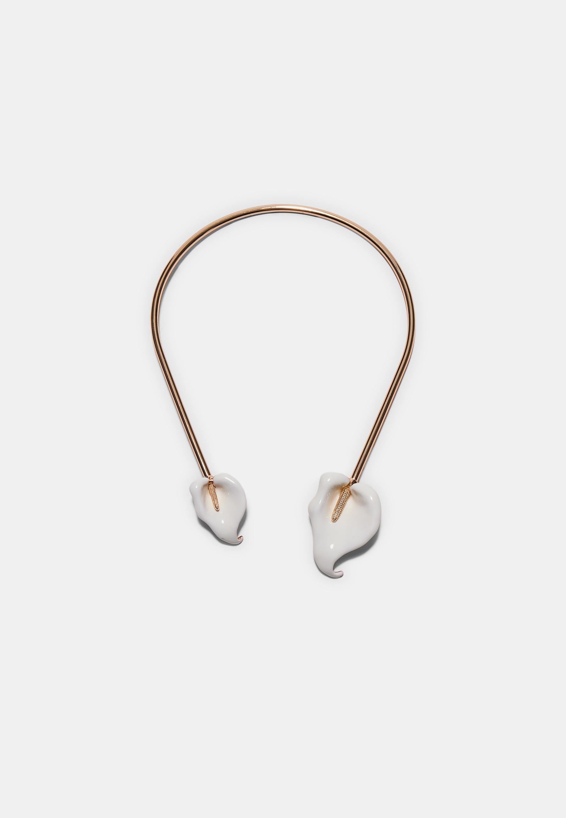 Calla lily flower choker necklace — Ecru