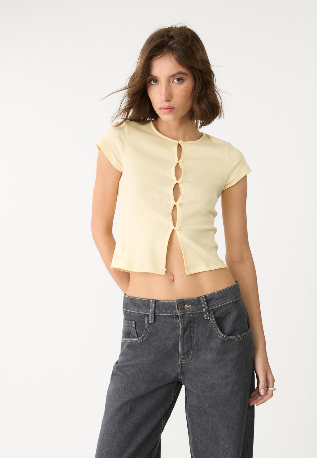 T-shirt with buttoned opening