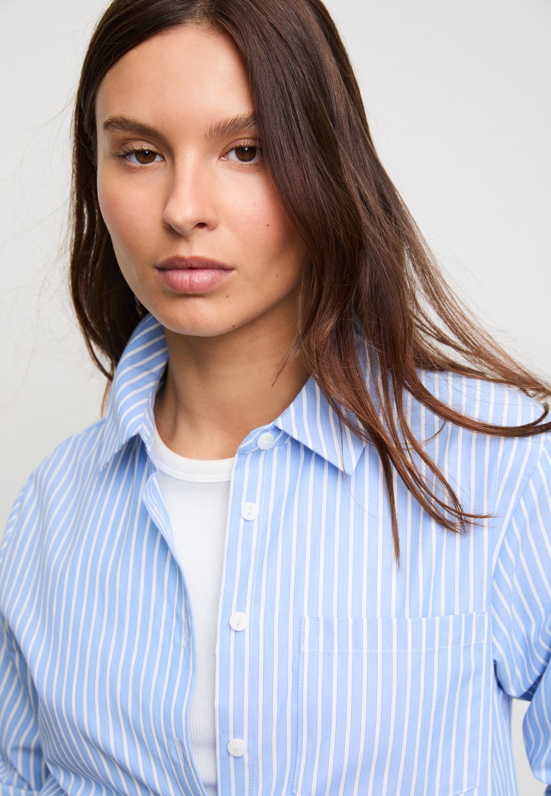 blusa azul stradivarius