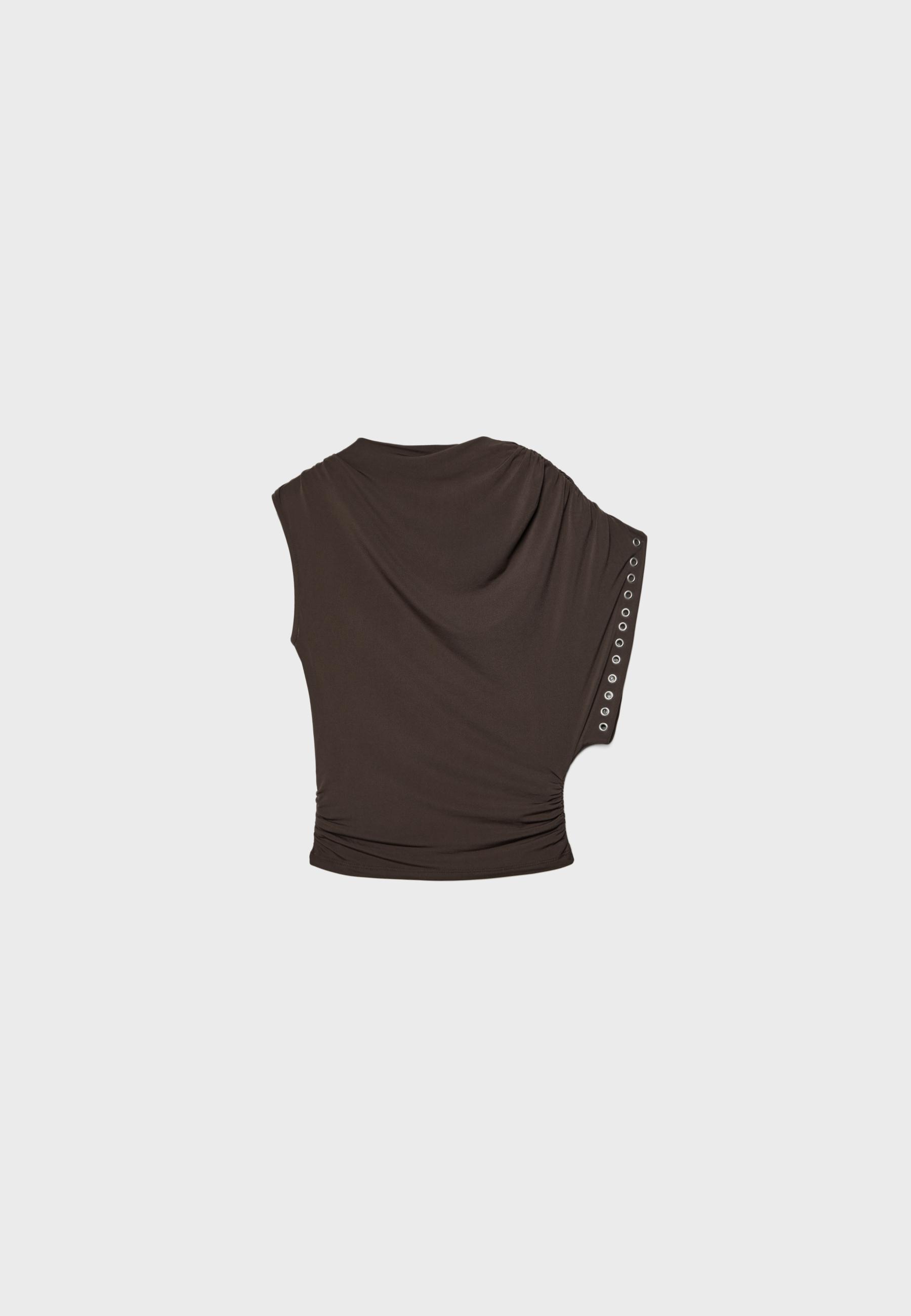 Asimetrik kolsuz zımbalı bluz