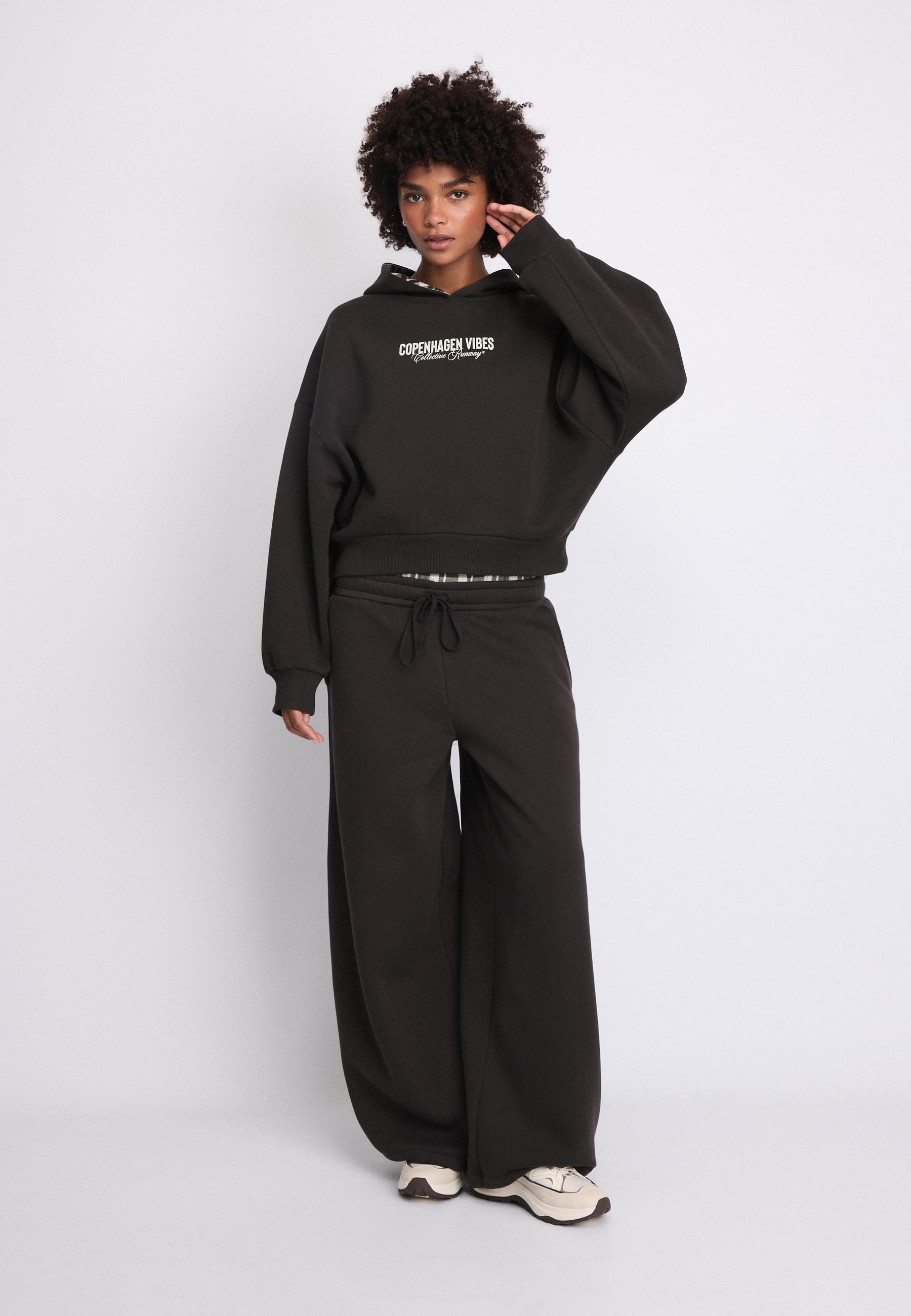 Stradivarius Παντελόνι Jogger Με Λεπτομέρεια Boxer Καφέ S