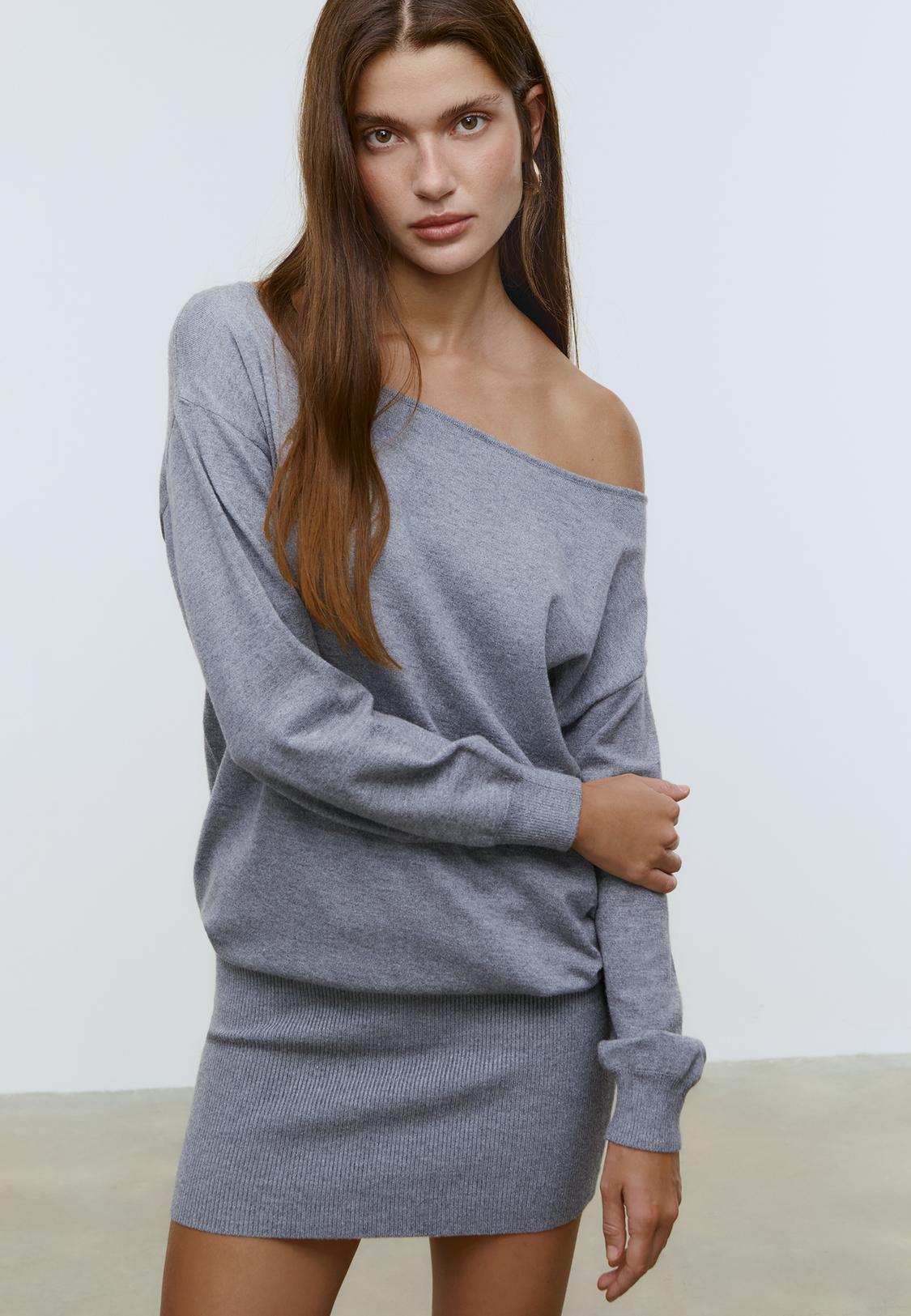 Vestido corto punto cuello barco Stradivarius España