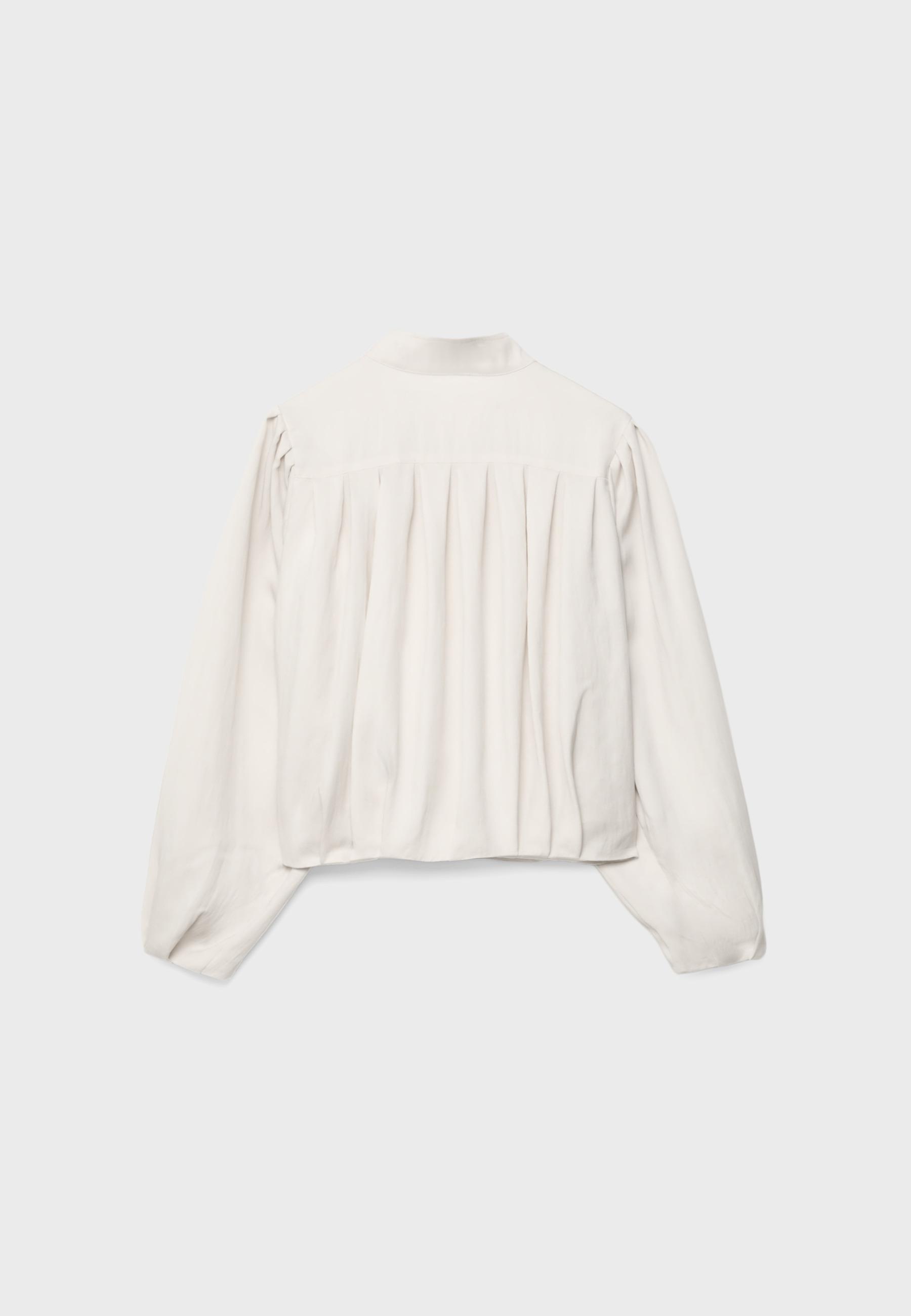 Flowing pleated bomber jacket — Ecru