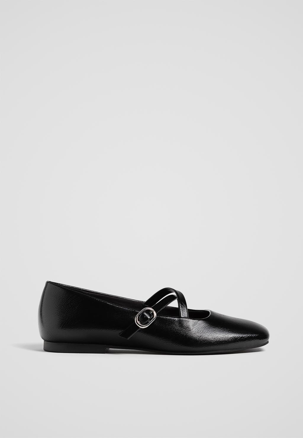 Ballet flats with crossover straps