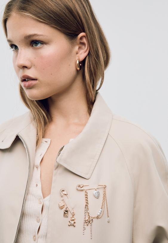 lot de 2 pins epingles et breloques